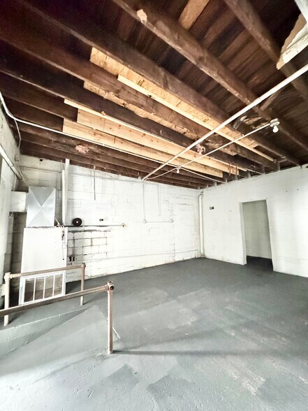 More Photos Of 2043 Minnesota st, Indianapolis Flex For Sale
