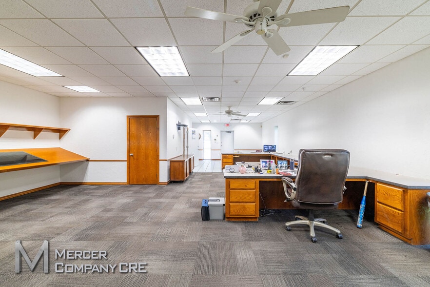 More Photos Of 10108 NW 10th St, Yukon Warehouse For Sale