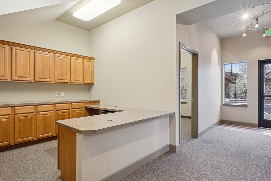 More Photos Of 1093 E Iron Eagle Dr, Eagle Medical For Lease