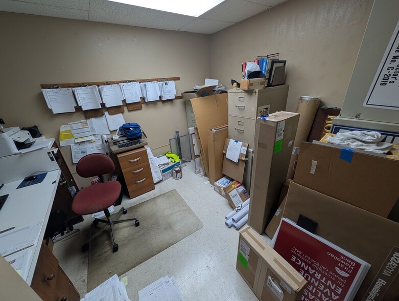 More Photos Of 1724 Hart St, Honolulu Warehouse For Lease
