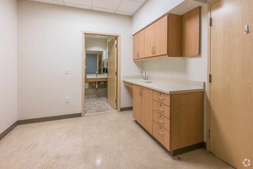 More Photos Of 5580 W Flamingo Rd, Las Vegas Medical For Sale