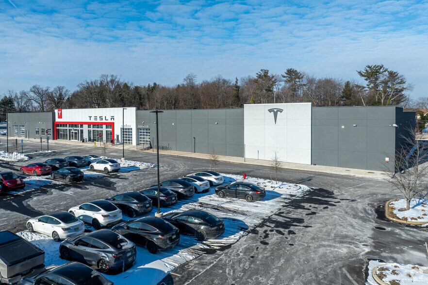 More Photos Of 700 York Rd, Warminster Township Auto Dealership For Sale