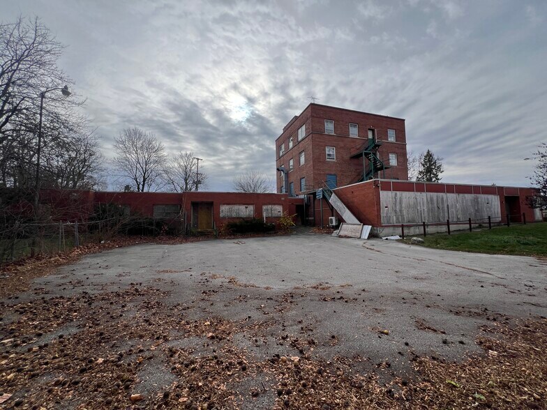 More Photos Of 120 N Locust St, Adrian Healthcare For Sale