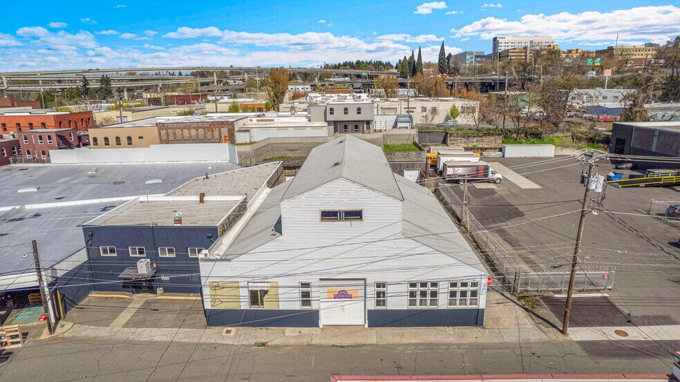 Primary Photo Of 679-687 N Thompson St, Portland Warehouse For Lease