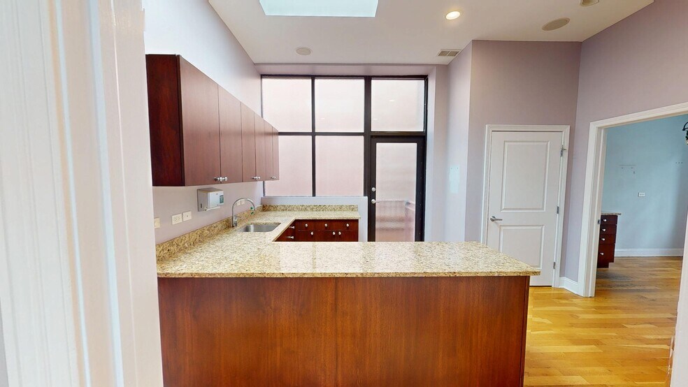 More Photos Of 1009 W Fulton Market, Chicago Storefront Retail Office For Sale