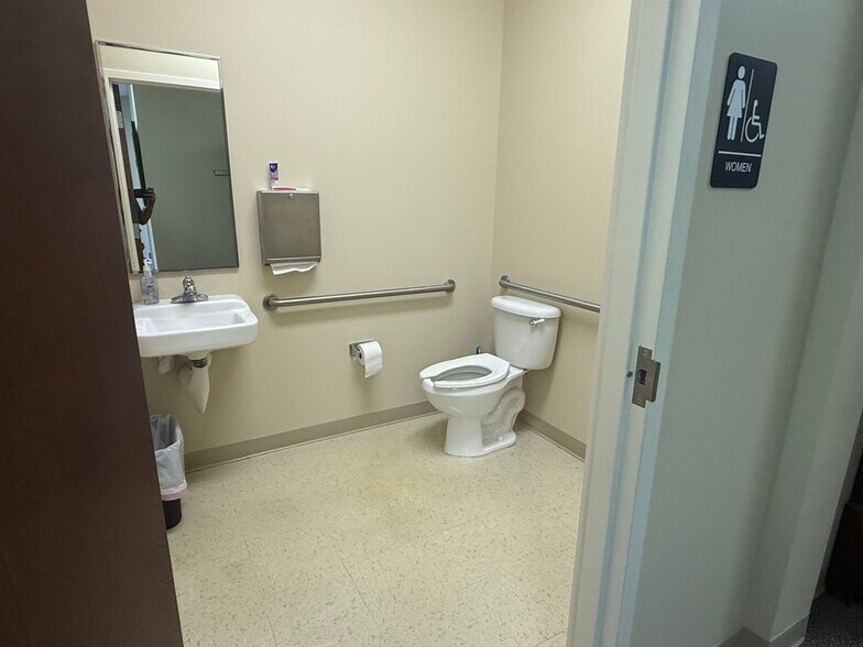 More Photos Of 8222 118th Ave, Largo Warehouse For Sale