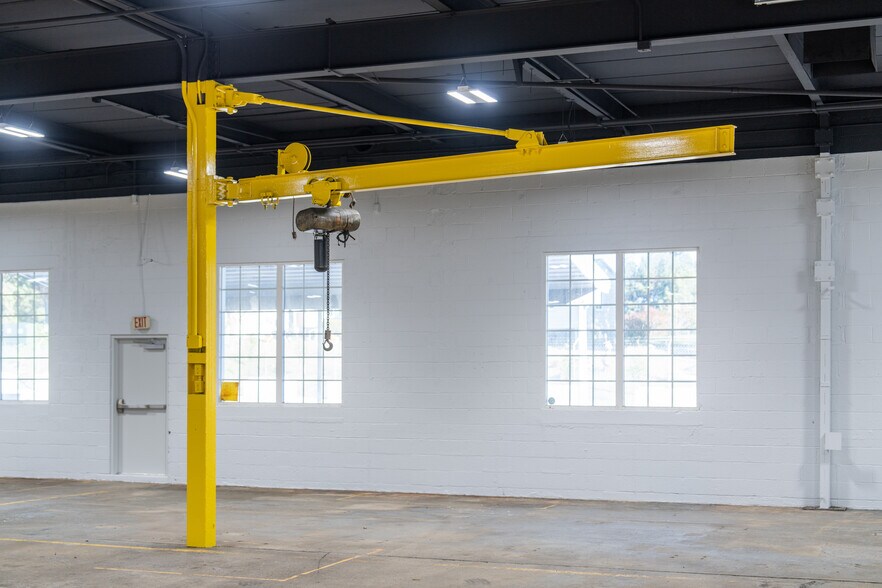 More Photos Of 1918 W Virginia Ave, Crewe Warehouse For Lease