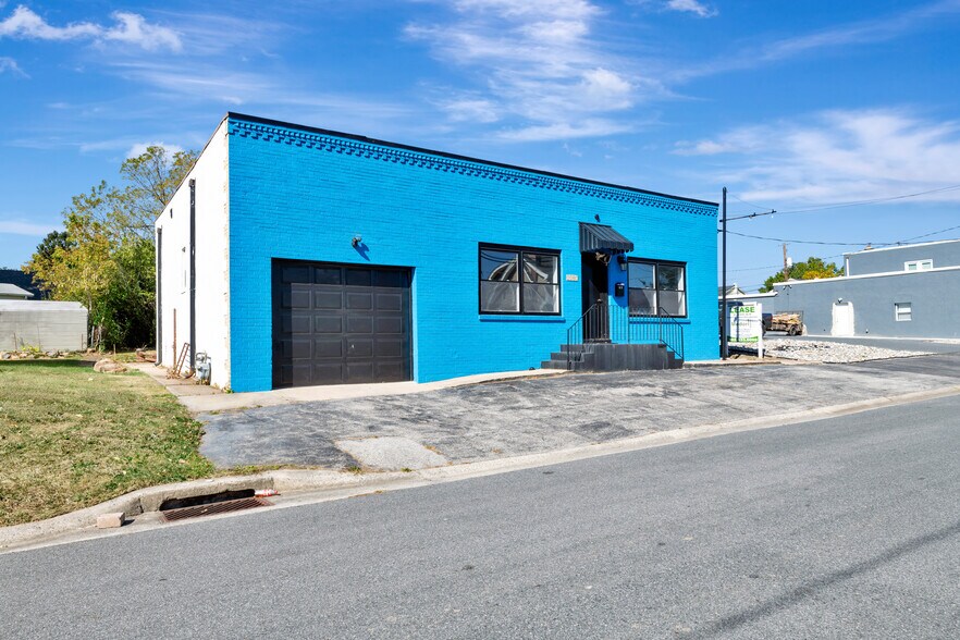 More Photos Of 2107 Harrison Ave, Wilmington Light Distribution For Sale