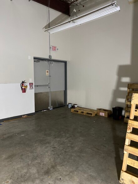 More Photos Of 4300-4302 Fairmont Pky, Pasadena Unknown For Lease