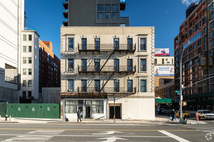 More Photos Of 184 11th Ave, New York Hospitality For Lease