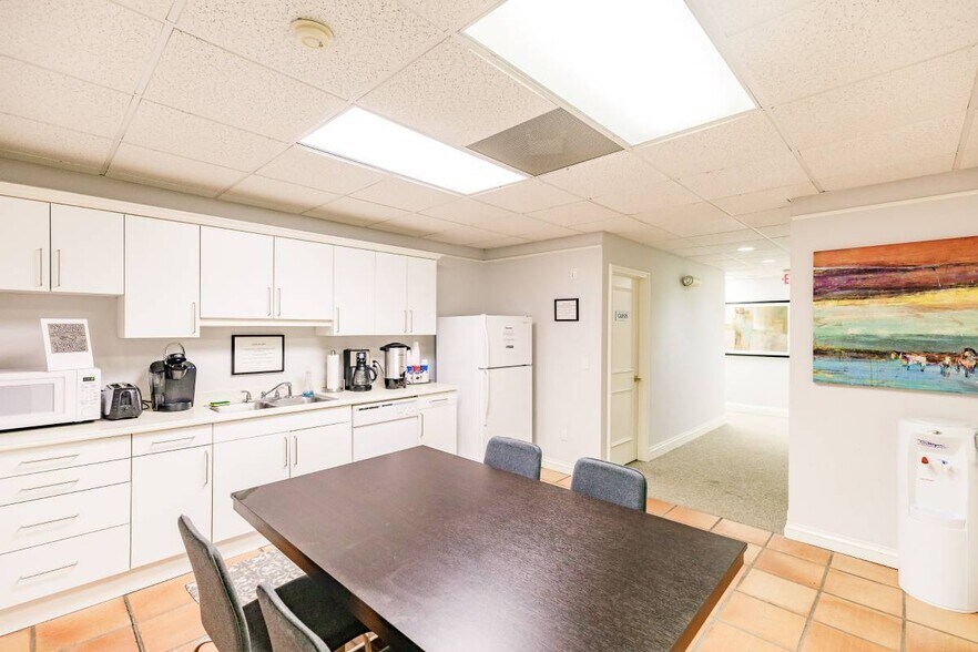 More Photos Of 12553 New Brittany Blvd, Fort Myers Coworking Space
