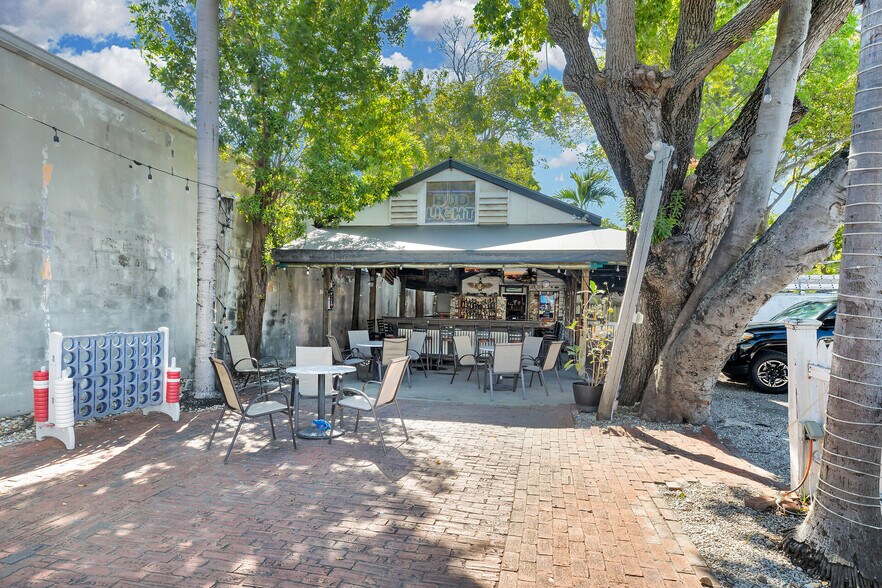 More Photos Of 1000-1006 Truman Ave, Key West Bar For Sale