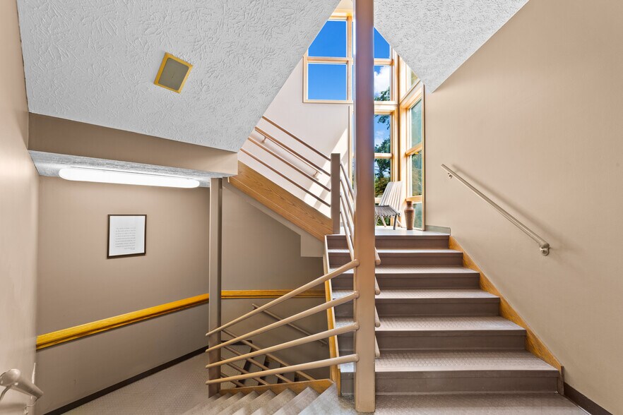 More Photos Of 6071 Old Middle Ridge Rd, Lorain Office For Sale