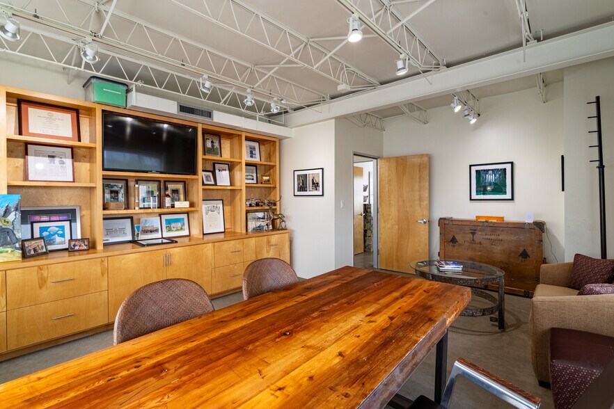 More Photos Of 1702 Taylor St, Houston Loft Creative Space For Lease