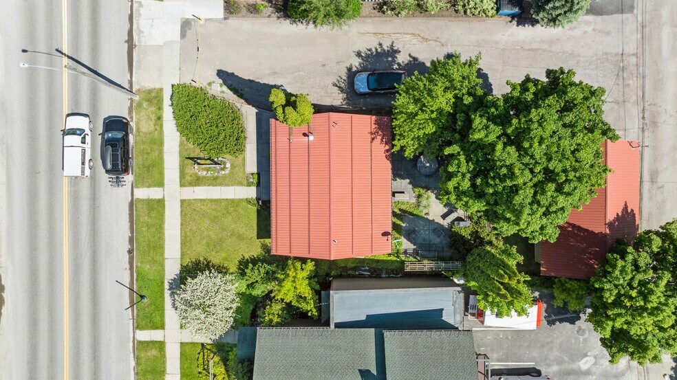 More Photos Of 327 Spokane Ave, Whitefish Flex For Sale