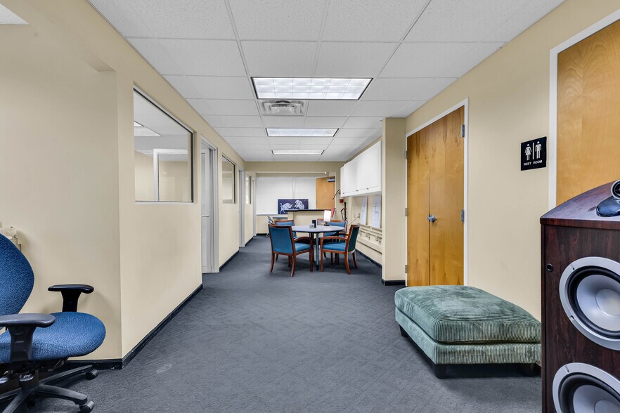 More Photos Of 3050 Delta Marine Dr, Columbus Office For Sale