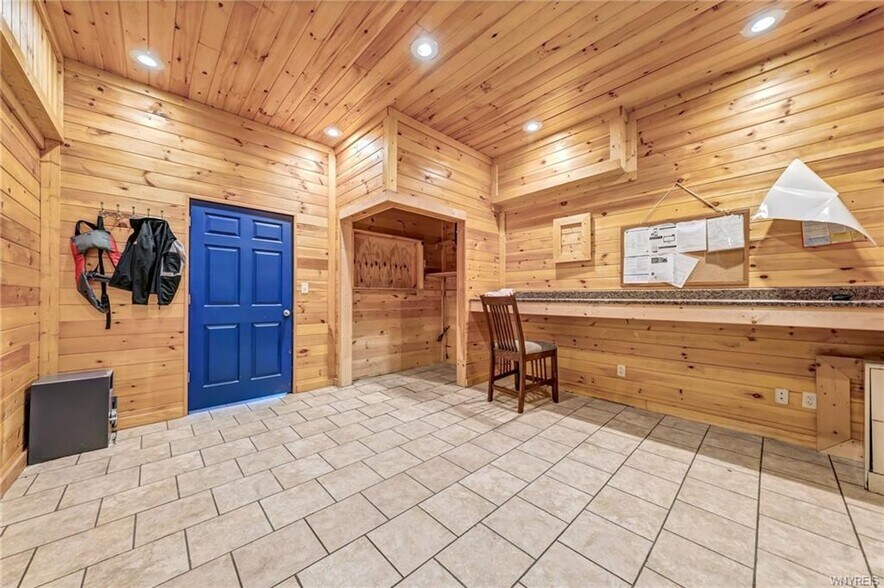 More Photos Of 555 Water St, Youngstown Marina For Sale