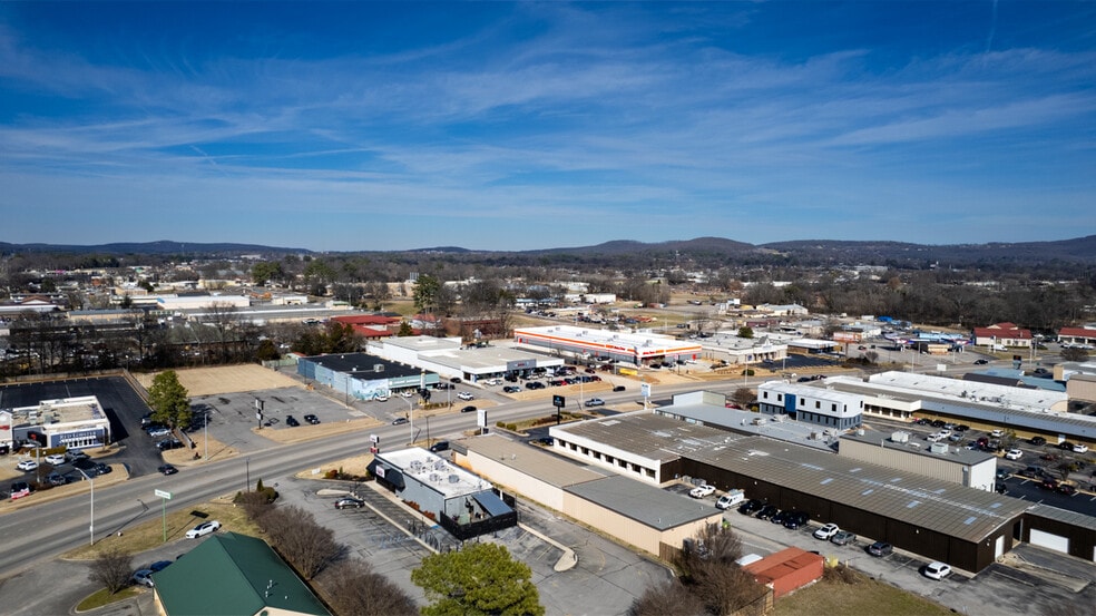 More Photos Of 1847 University Dr NW, Huntsville Light Distribution For Sale