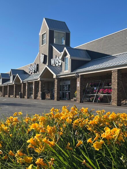 More Photos Of 6103 W Mequon Rd, Mequon Unknown For Lease