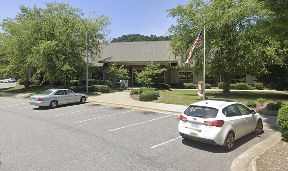 More Photos Of 800 Centre Park Dr, Asheville Office For Sale