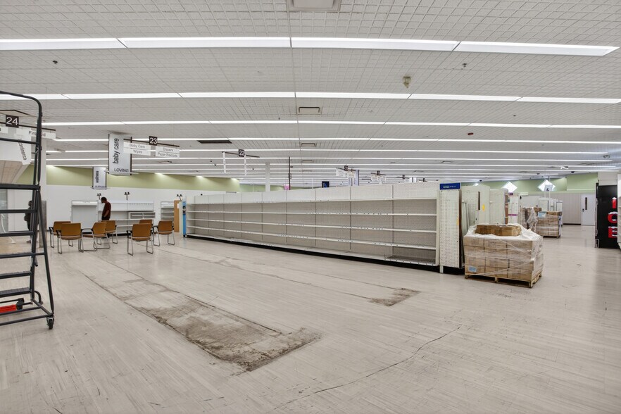 More Photos Of 5627-5699 Chestnut St, Philadelphia Drugstore For Lease