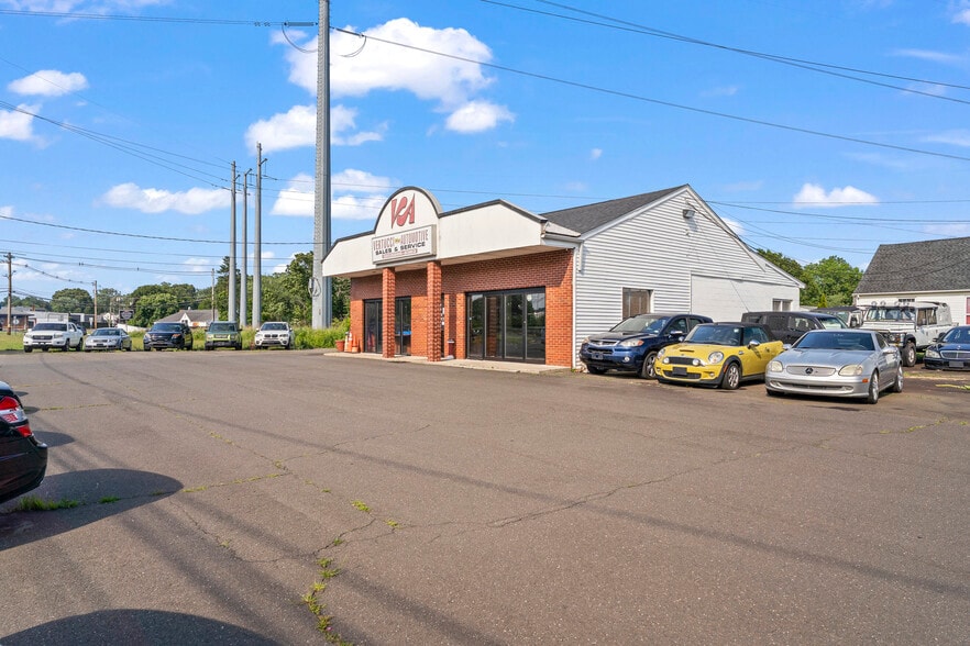 More Photos Of 846-850 S Colony Rd Rd, Wallingford Storefront For Sale