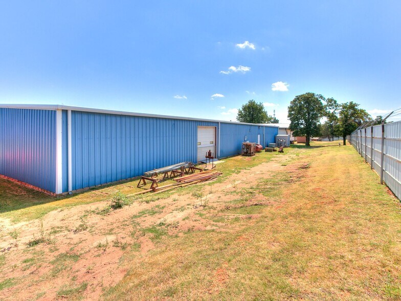 More Photos Of 3025 Westminster Rd, Nicoma Park Light Manufacturing For Sale