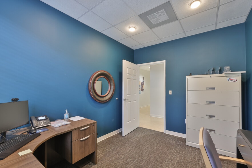 More Photos Of 1900 E Bay Dr, Largo Medical For Sale