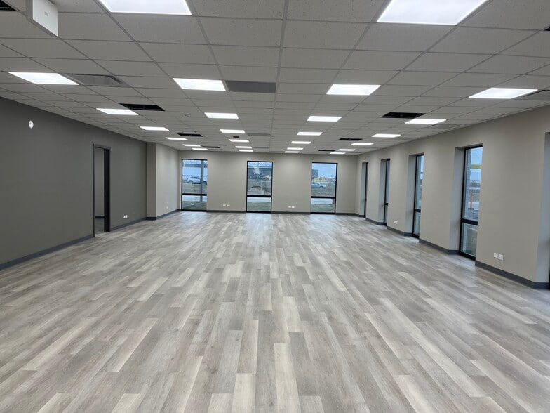 More Photos Of 9950 Lawrence Ave, Schiller Park Unknown For Lease