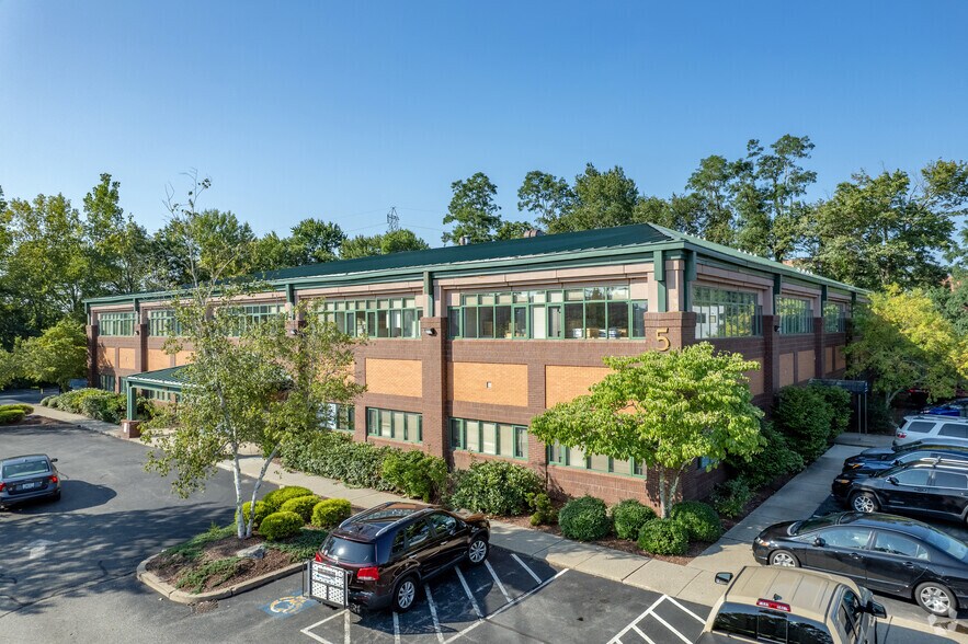 More Photos Of 6 Blackstone Valley Pl, Lincoln Medical For Sale