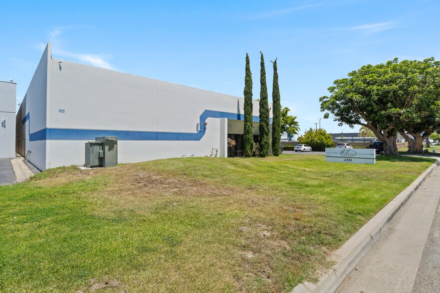 Primary Photo Of 3701 W Carriage Dr, Santa Ana Warehouse For Lease