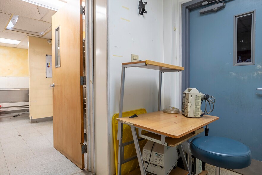 More Photos Of 4 E Glenolden Ave, Glenolden Office For Sale