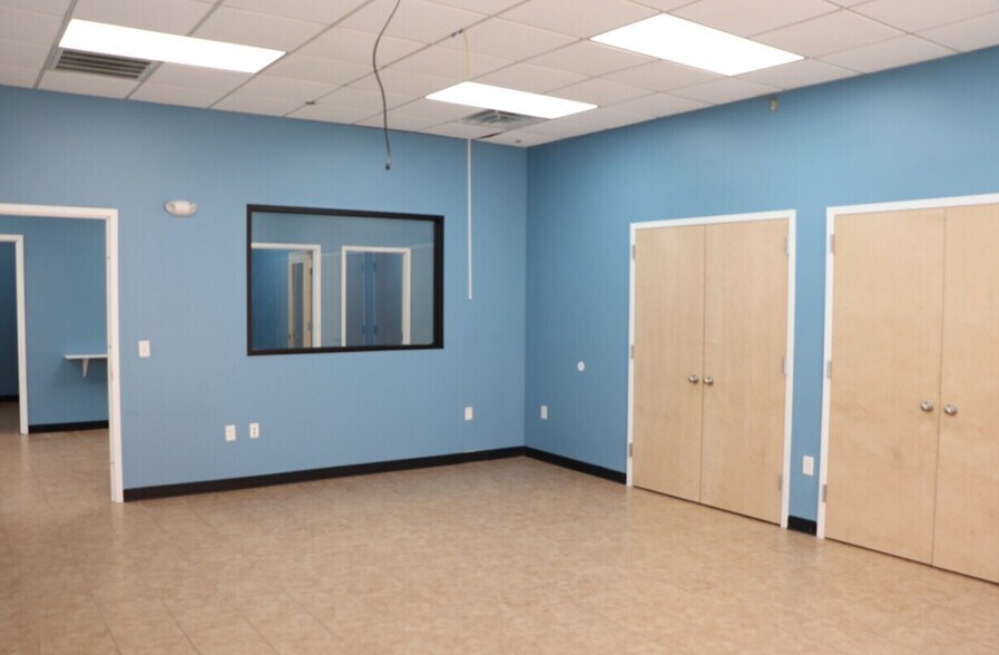 More Photos Of 24 Main St, Toms River Bank For Lease