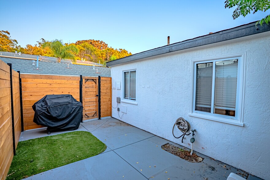 More Photos Of 1566 Reed Ave, San Diego Apartments For Sale