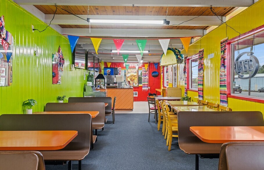 More Photos Of 1175 Newmark Ave, Coos Bay Restaurant For Sale