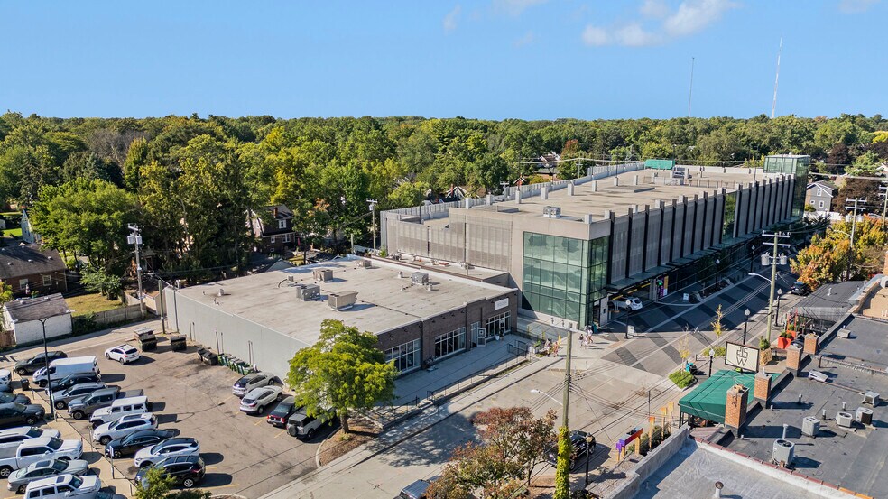 More Photos Of 209-215 W Troy St, Ferndale Storefront Retail Office For Lease