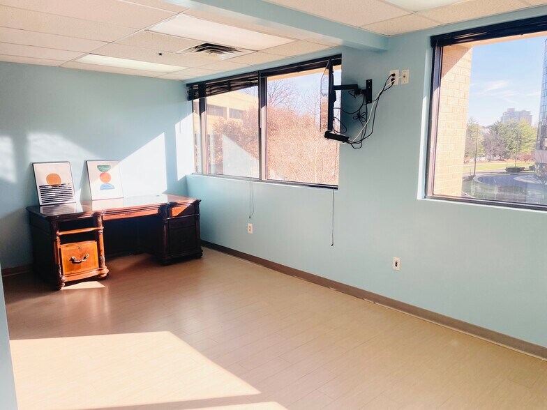 More Photos Of 1830 Town Center Dr, Reston Medical For Sale