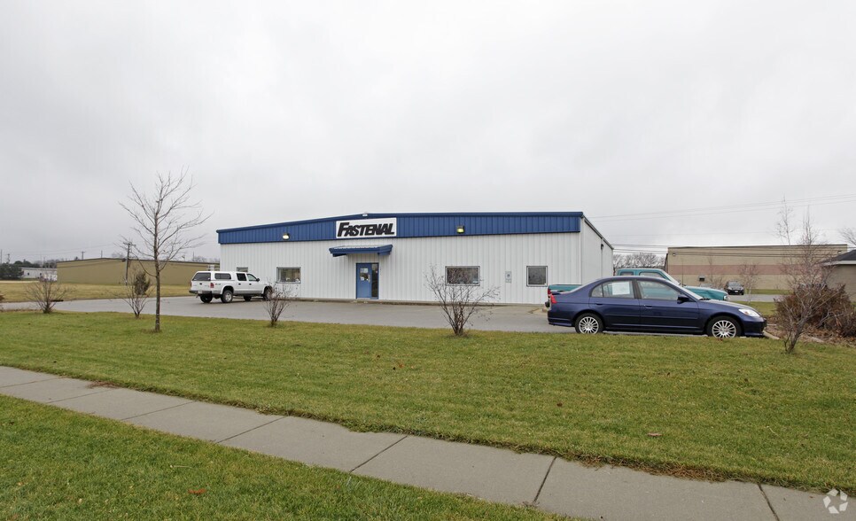 Primary Photo Of 1211 Hobbs Dr, Delavan Warehouse For Sale