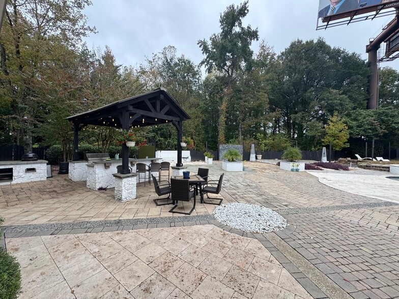 More Photos Of 6100 Peachtree Industrial Blvd, Atlanta Freestanding For Lease