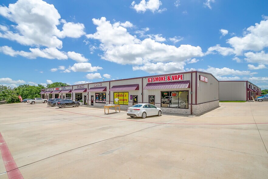 More Photos Of 6050 E Highway 67, Alvarado Storefront Retail Office For Lease