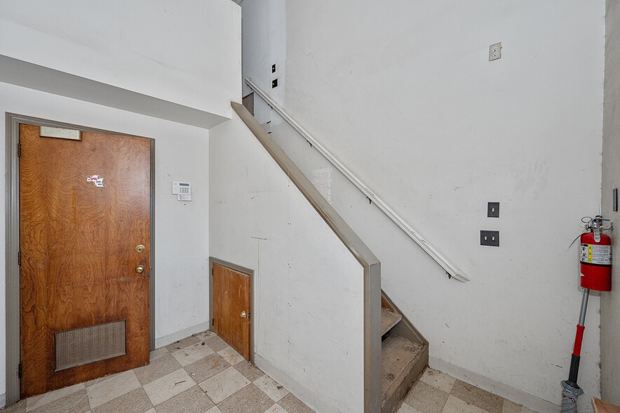 More Photos Of 5736 Springdale Rd, Cincinnati Office For Sale