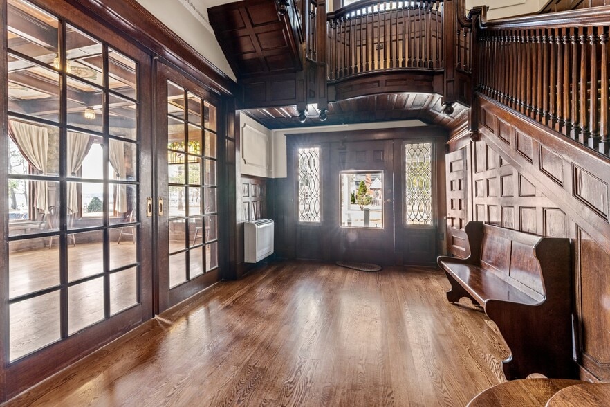 More Photos Of 738 E Main St, Belhaven Hotel For Sale