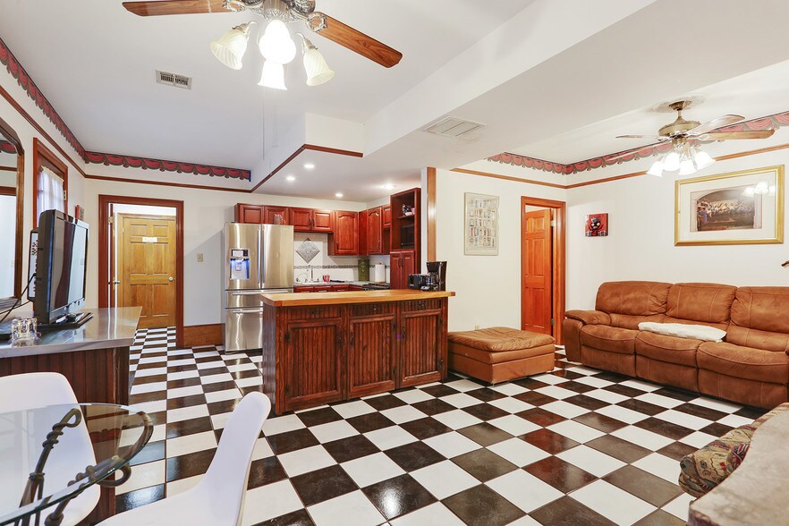 More Photos Of 918 Dauphine St, New Orleans Apartments For Sale