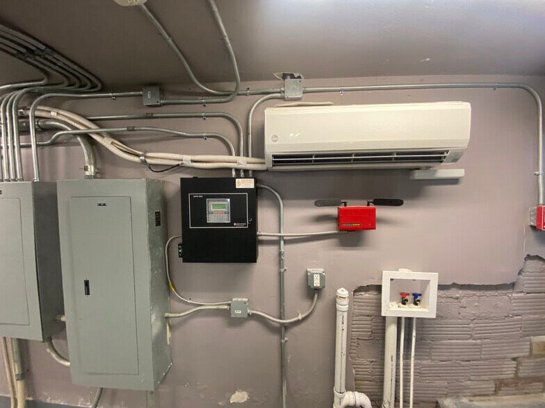 More Photos Of 220 S Campbell Ave, Springfield Storefront Retail Office For Sale