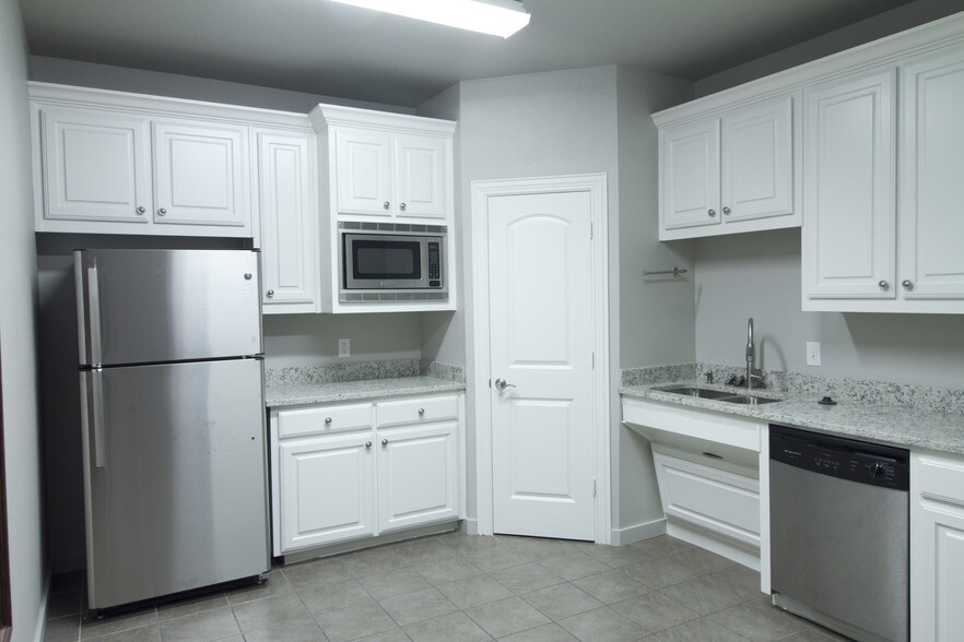 More Photos Of 3712 Old Denton Rd, Carrollton Coworking Space