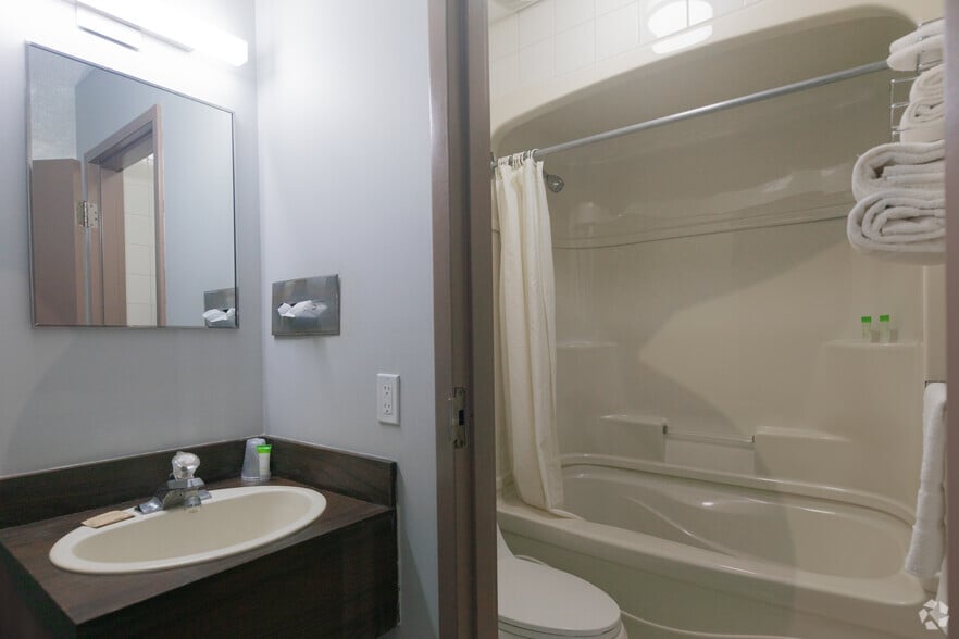 More Photos Of 112 King st, Palmerston Hotel For Sale