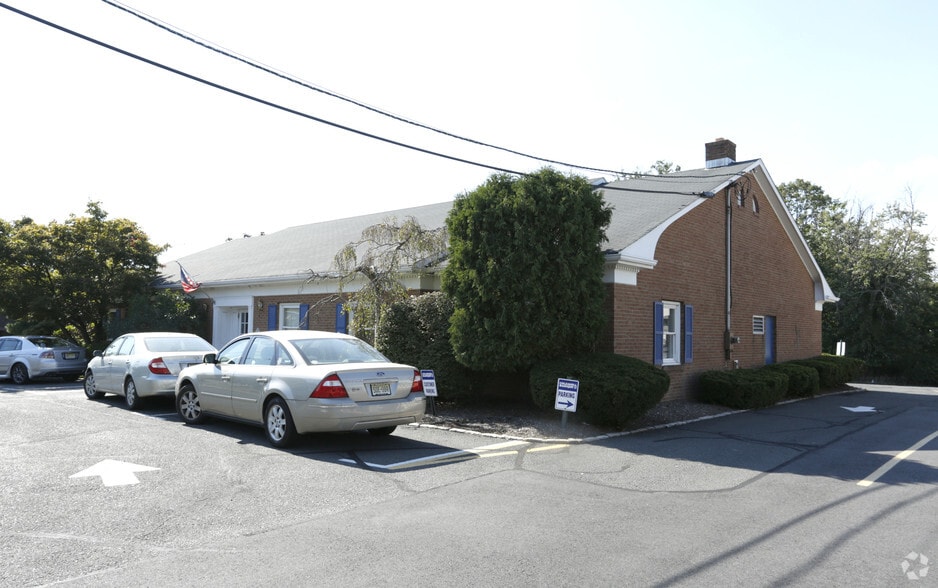 Primary Photo Of 40 Middlesex Ave, Metuchen Office For Sale