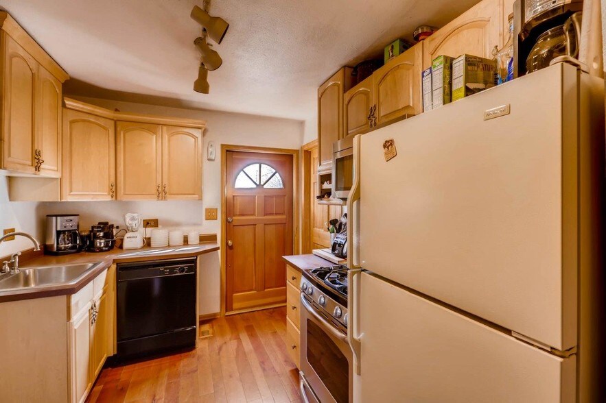 More Photos Of 2145 Kipling St, Lakewood Office Residential For Sale