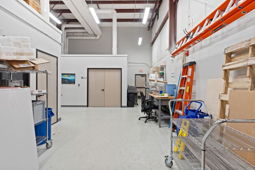 More Photos Of 313-315 Edge Ave, Valparaiso Office For Sale