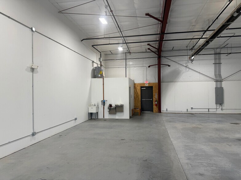 More Photos Of 214 W South St, Elburn Industrial For Lease